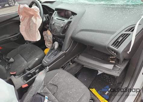 2015 Ford Focus S z USA, uszkodzony, nr VIN 1FADP3E23FL305420